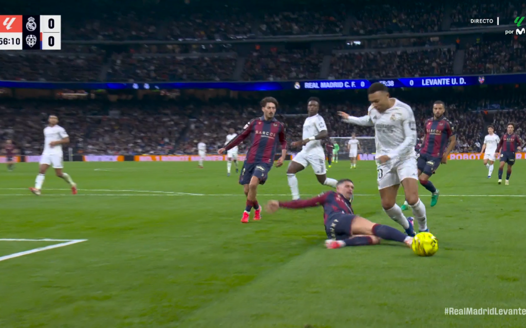 Cuestión de sentido común: El «penalti» de Dela sobre Mbappé